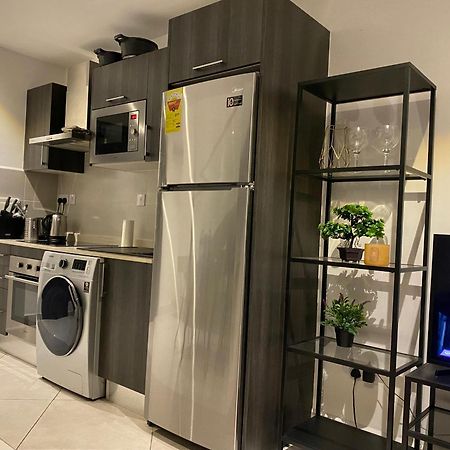 One Bedroom Apartment At A Embassy Gardens Cantonments Accra Esterno foto