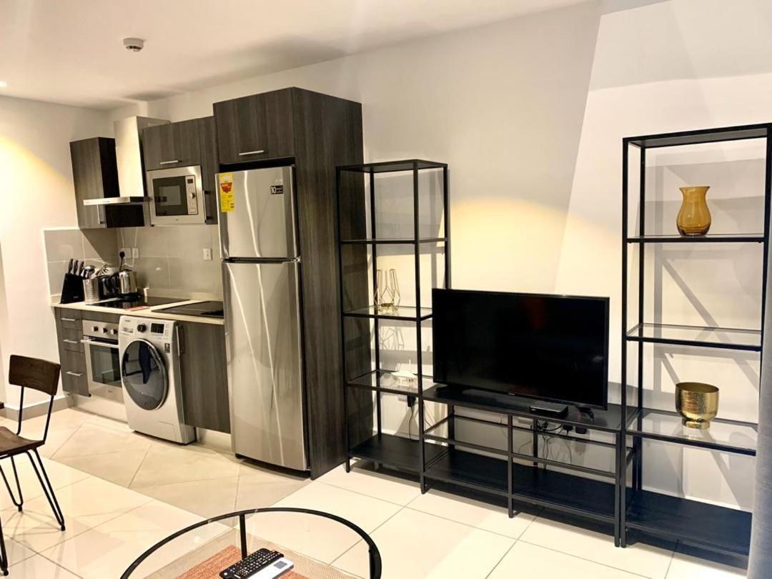 One Bedroom Apartment At A Embassy Gardens Cantonments Accra Esterno foto