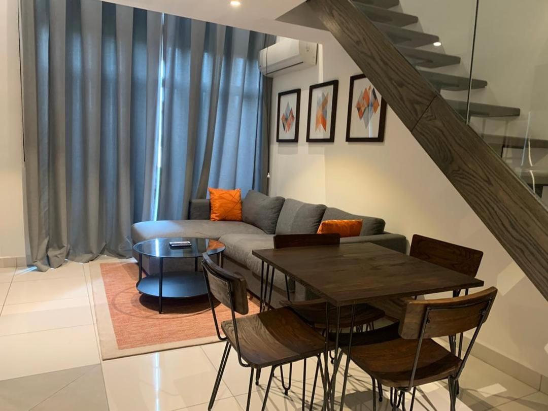 One Bedroom Apartment At A Embassy Gardens Cantonments Accra Esterno foto