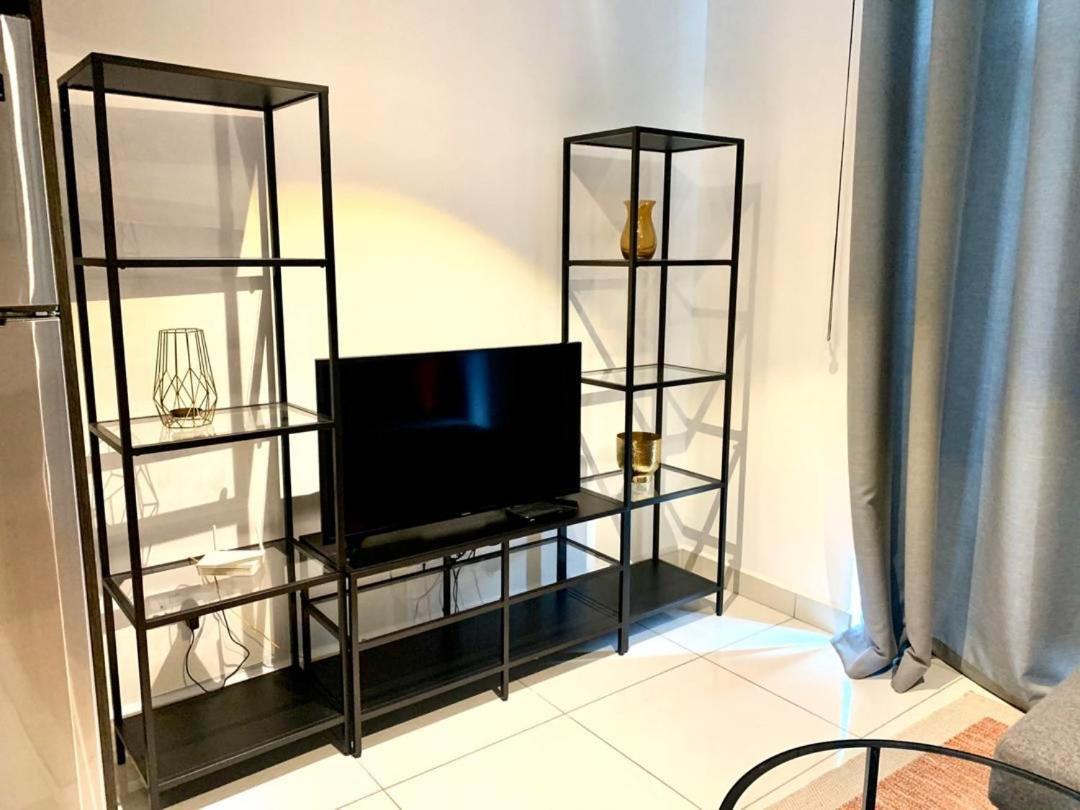 One Bedroom Apartment At A Embassy Gardens Cantonments Accra Esterno foto