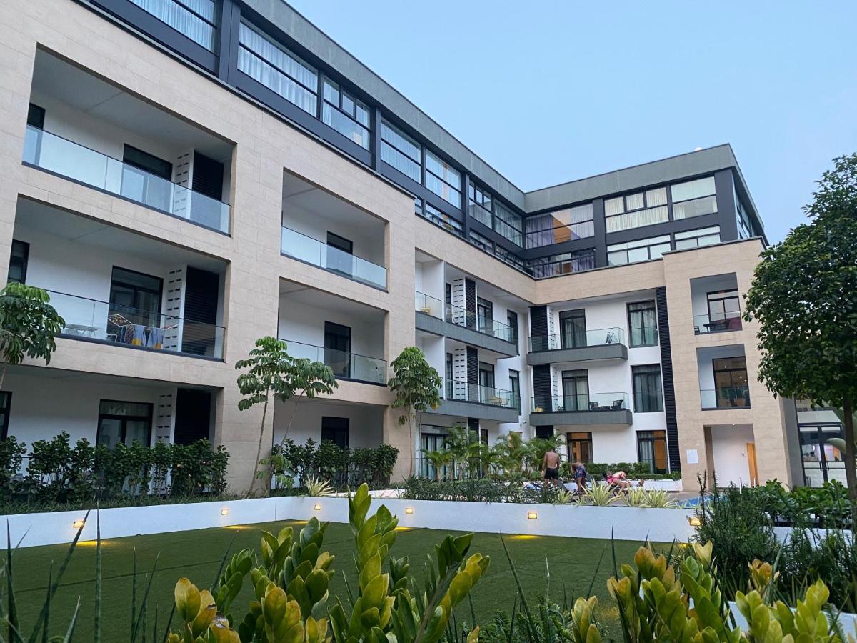 One Bedroom Apartment At A Embassy Gardens Cantonments Accra Esterno foto