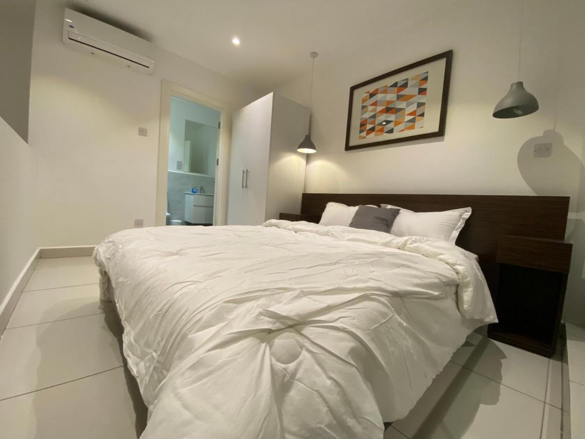One Bedroom Apartment At A Embassy Gardens Cantonments Accra Esterno foto